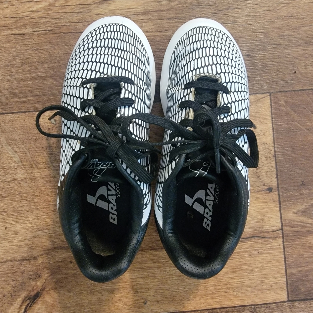 Bravo  youth soccer cleats